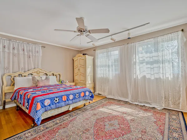 $569,900 | 1121 Greenfield Lane, Mount Prospect, IL 60056