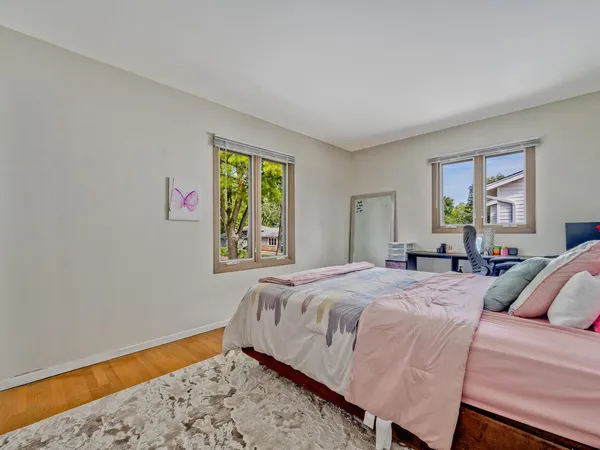 $569,900 | 1121 Greenfield Lane, Mount Prospect, IL 60056