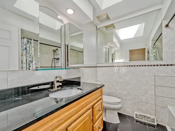 $569,900 | 1121 Greenfield Lane, Mount Prospect, IL 60056