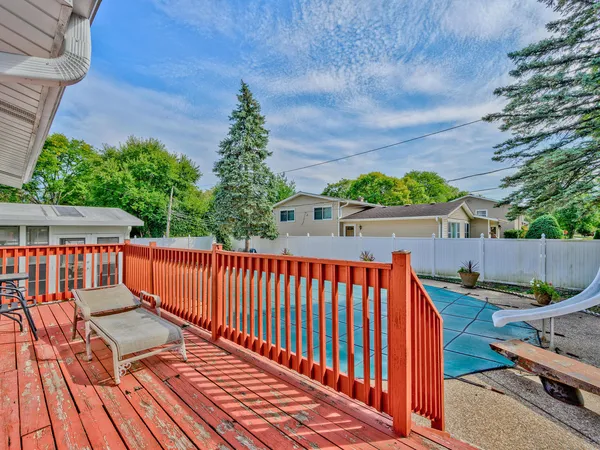 $569,900 | 1121 Greenfield Lane, Mount Prospect, IL 60056