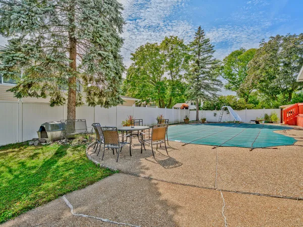 $569,900 | 1121 Greenfield Lane, Mount Prospect, IL 60056