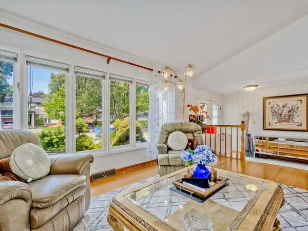 $569,900 | 1121 Greenfield Lane, Mount Prospect, IL 60056