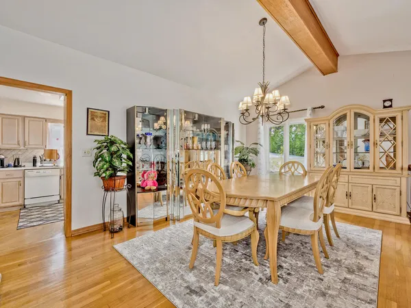 $569,900 | 1121 Greenfield Lane, Mount Prospect, IL 60056