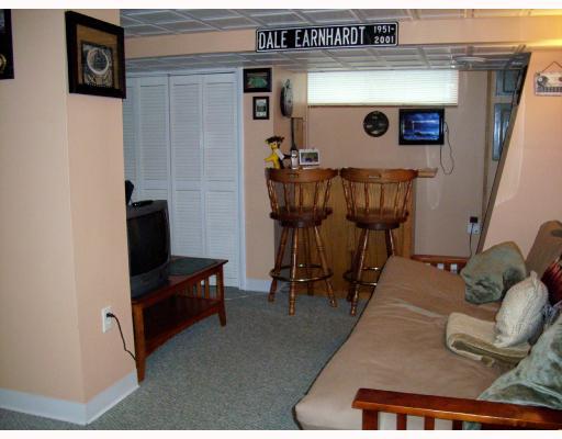 91 Oakwood Road Pittsburgh, PA 15205 - Photo 9 of 13 Den/Family/Great Room. The finished gameroom has plenty of room for a bar area.