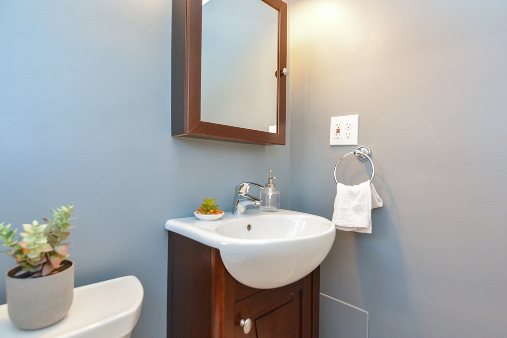 16 Rosslare Road Framingham, MA 01701 - Photo 18 of 35 Gallery Image 18