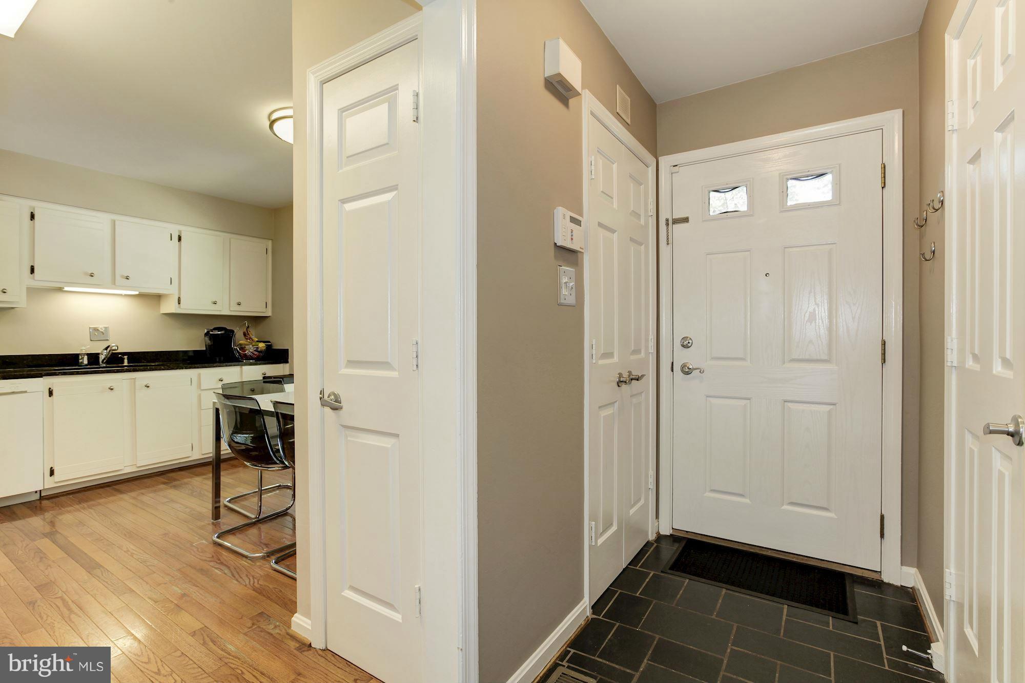 7304 Greentree Road Bethesda, MD 20817 - Photo 3 of 30 Interior (General)