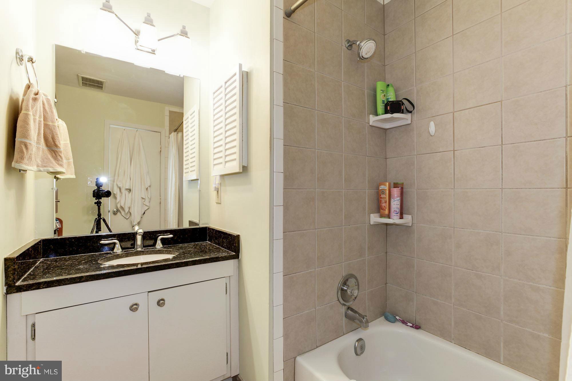 7304 Greentree Road Bethesda, MD 20817 - Photo 21 of 30 Bath (Master)