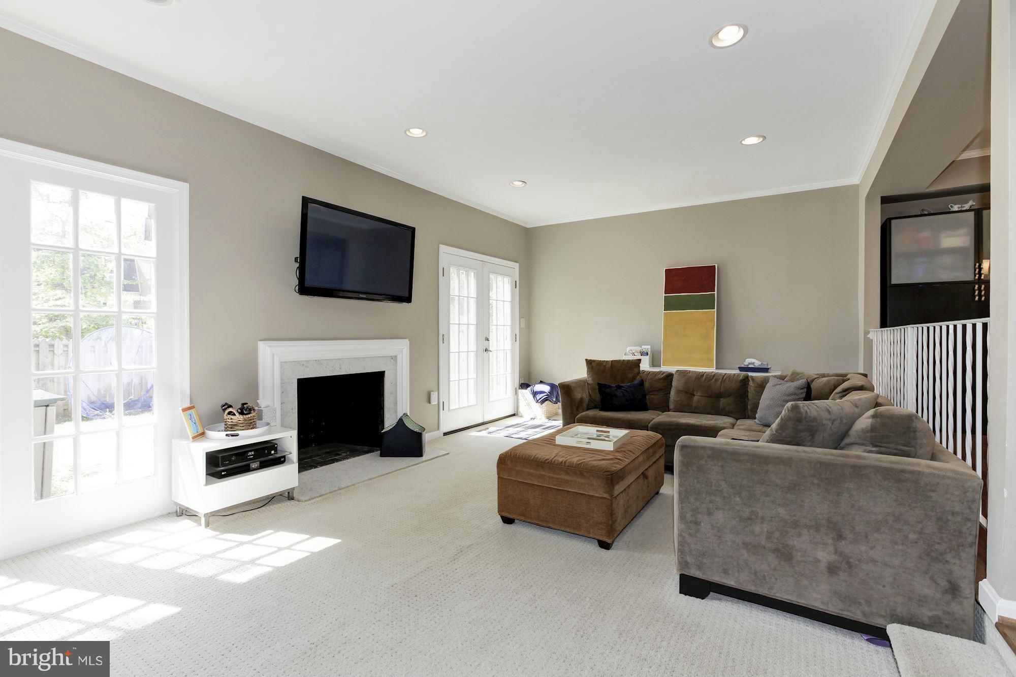 7304 Greentree Road Bethesda, MD 20817 - Photo 8 of 30 Living Room