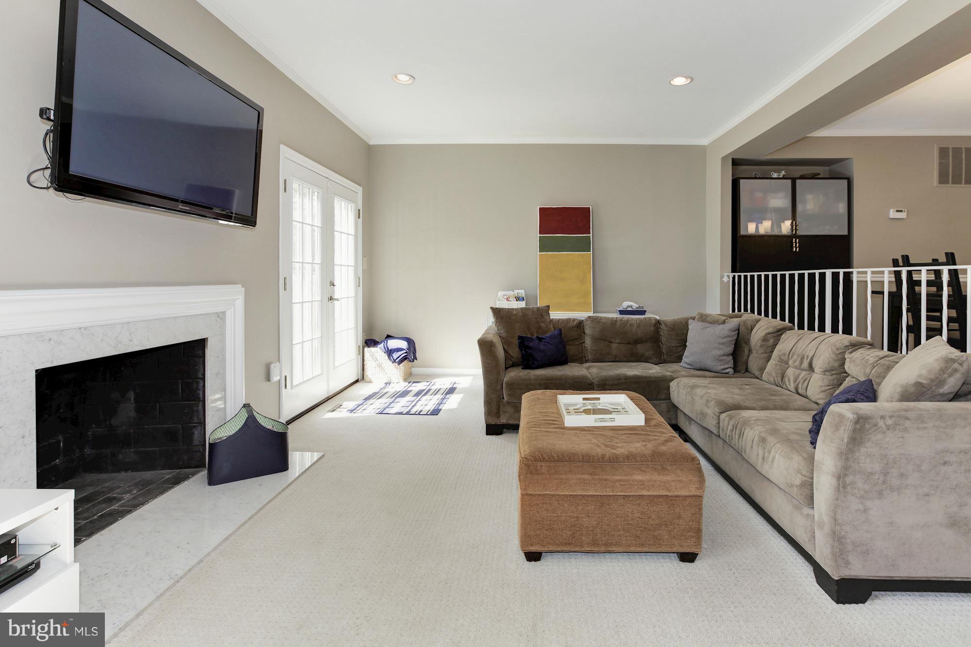 7304 Greentree Road Bethesda, MD 20817 - Photo 9 of 30 Living Room