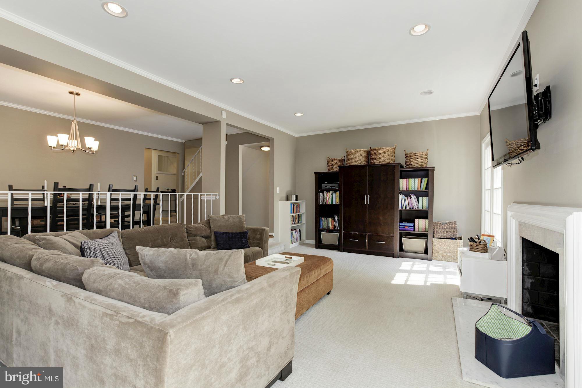 7304 Greentree Road Bethesda, MD 20817 - Photo 10 of 30 Living Room