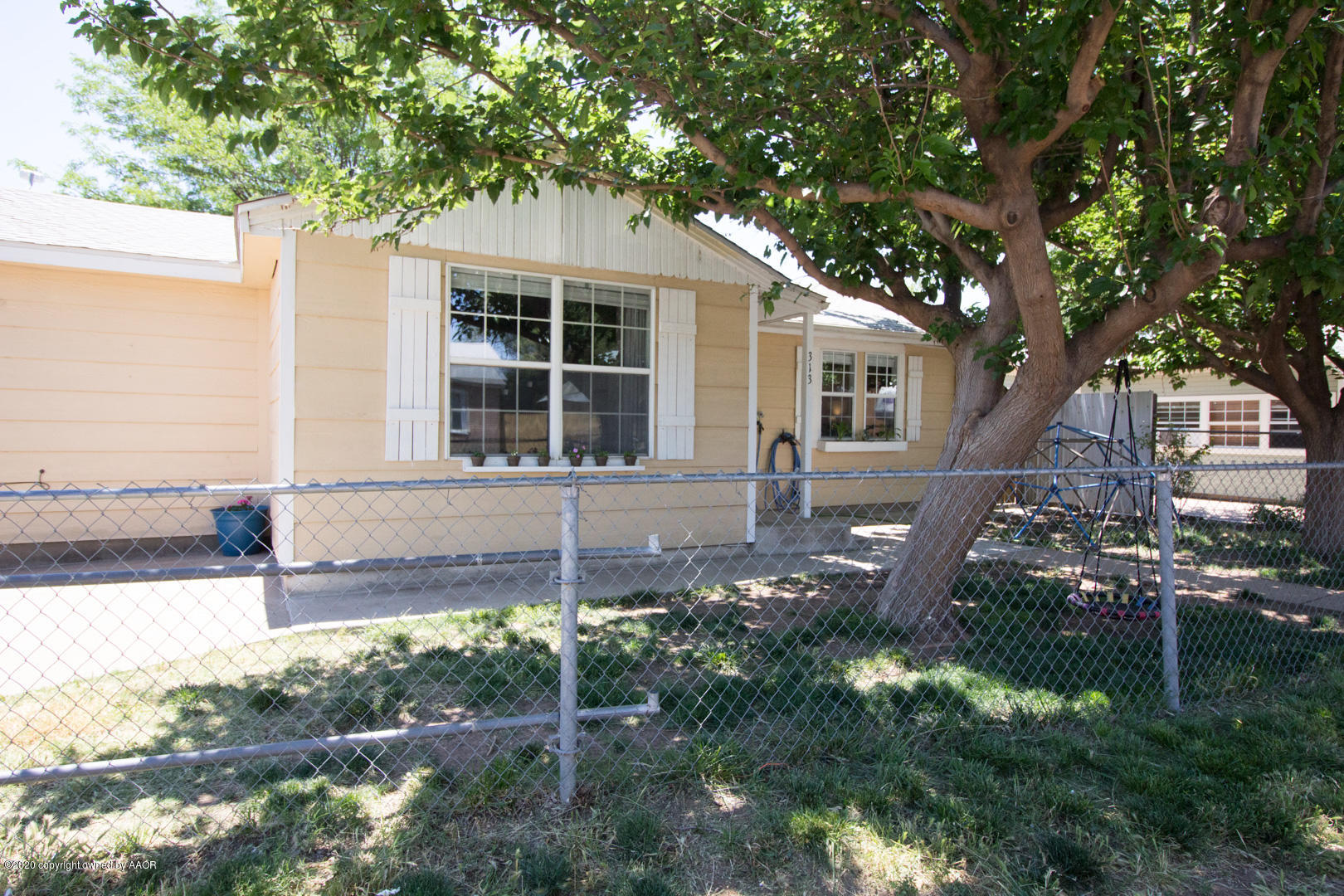 313 Southwest 38th Avenue Amarillo, TX 79110 - Photo 3 of 22 a front view of a house with garden