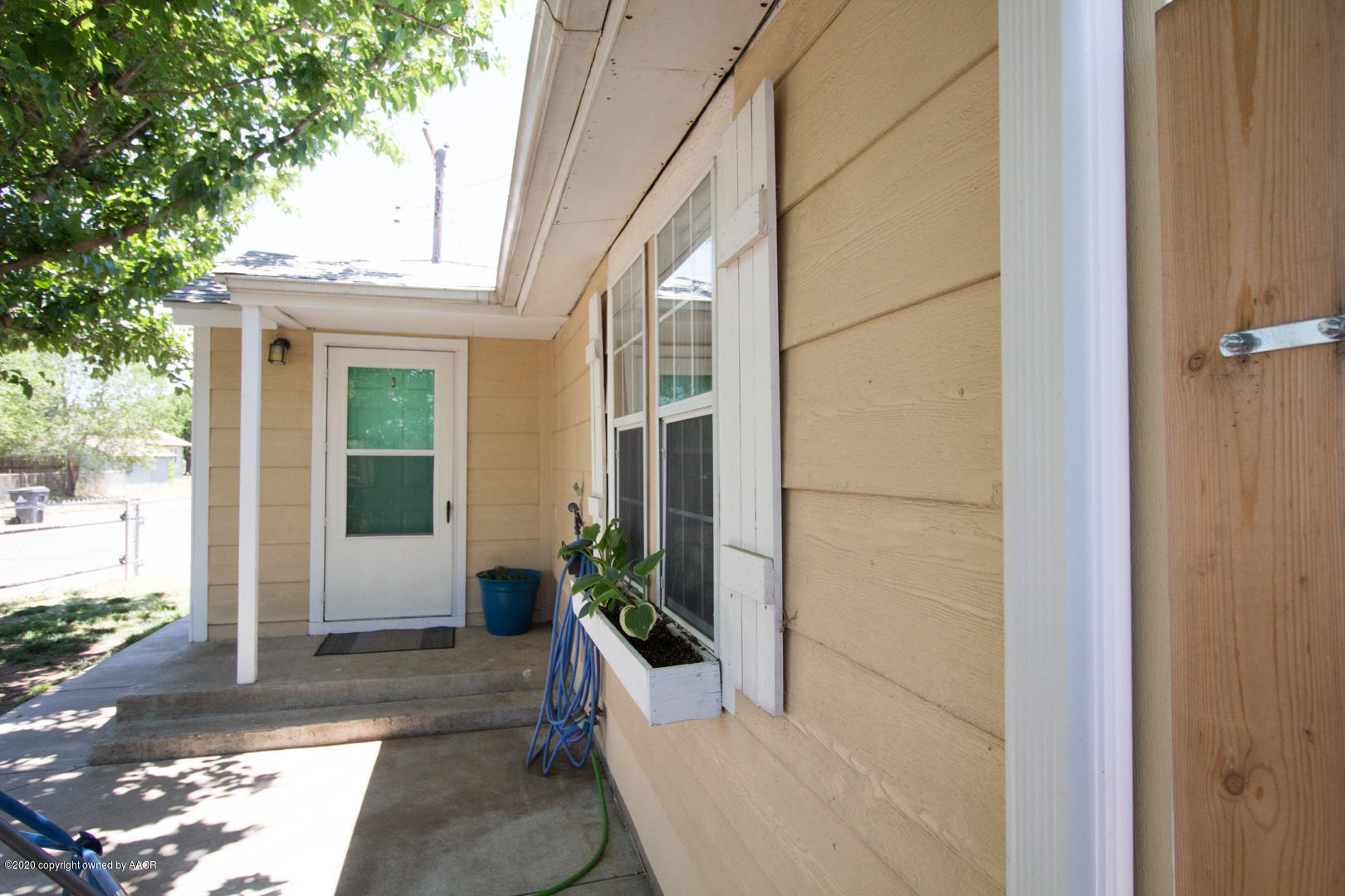 313 Southwest 38th Avenue Amarillo, TX 79110 - Photo 4 of 22 a view of a house with a porch
