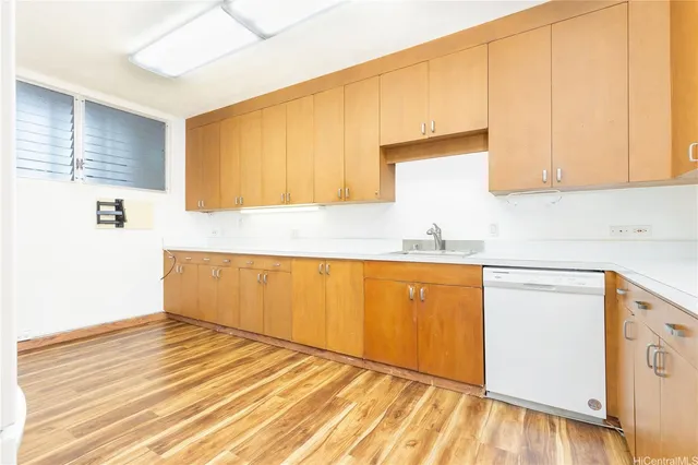 $850,000 | 999 Wilder Avenue, Unit 305, Honolulu, HI 96822