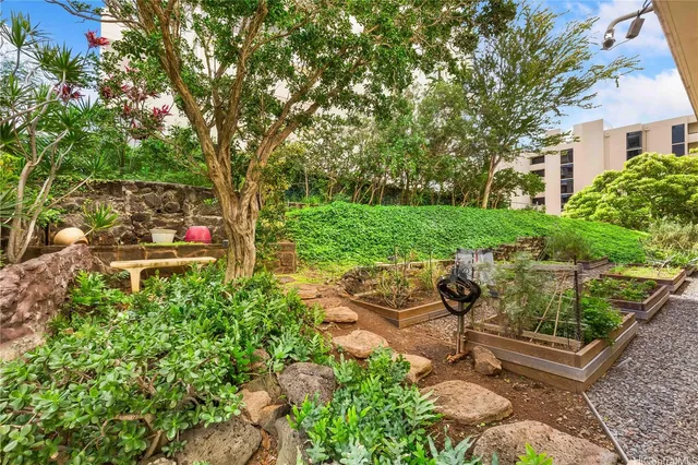 $850,000 | 999 Wilder Avenue, Unit 305, Honolulu, HI 96822