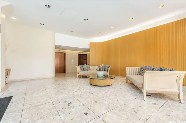 $850,000 | 999 Wilder Avenue, Unit 305, Honolulu, HI 96822