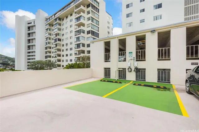 $850,000 | 999 Wilder Avenue, Unit 305, Honolulu, HI 96822