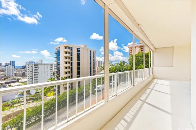 $850,000 | 999 Wilder Avenue, Unit 305, Honolulu, HI 96822
