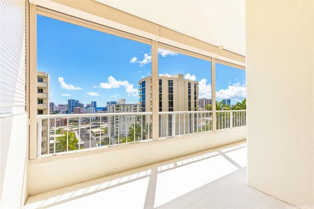 $850,000 | 999 Wilder Avenue, Unit 305, Honolulu, HI 96822