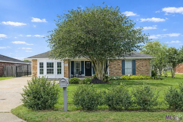 $284,900 | 121 Rosedown Drive, Thibodaux, LA 70301