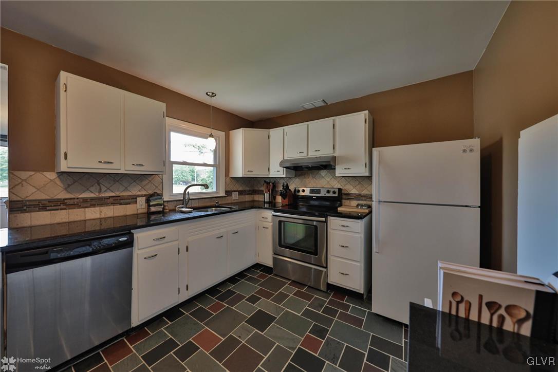 2853 Brandon Road Bethlehem, PA 18017 - Photo 12 of 41 Gallery Image 12