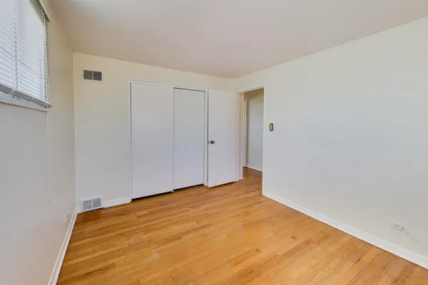 $2,400 | 4908 Carol Street, Unit A, Skokie, IL 60077
