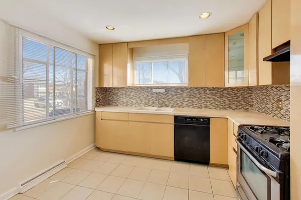 $2,400 | 4908 Carol Street, Unit A, Skokie, IL 60077