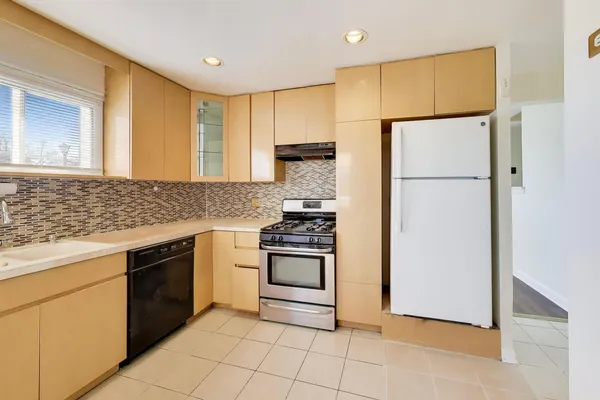 $2,400 | 4908 Carol Street, Unit A, Skokie, IL 60077