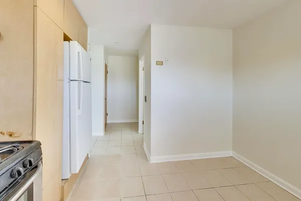 $2,400 | 4908 Carol Street, Unit A, Skokie, IL 60077