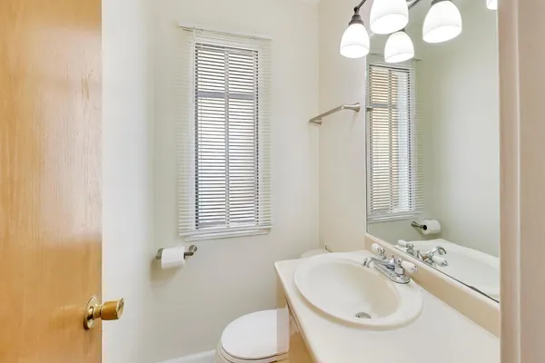 $2,400 | 4908 Carol Street, Unit A, Skokie, IL 60077