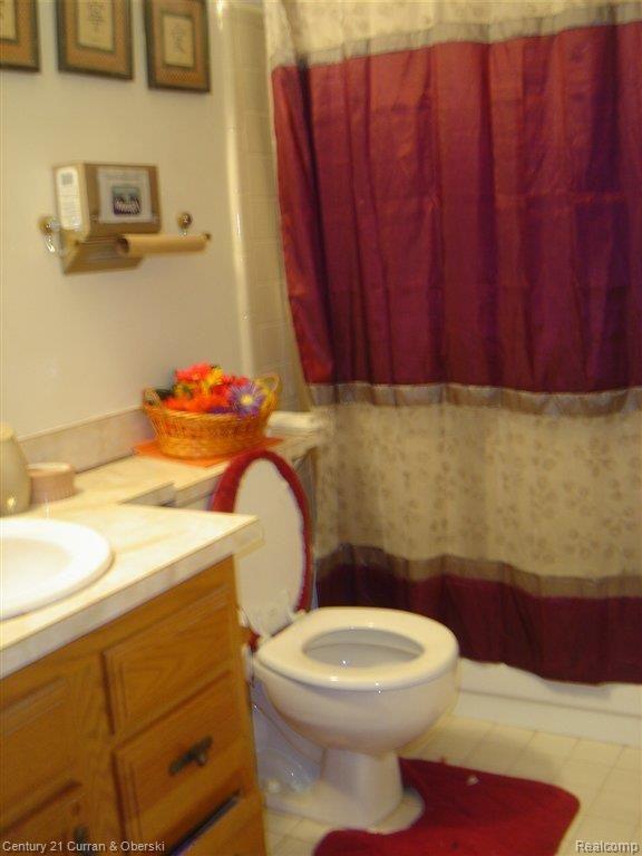 4682 East 10 Mile Road, Unit 12 Warren, MI 48091 - Photo 14 of 16 MAIN BATH