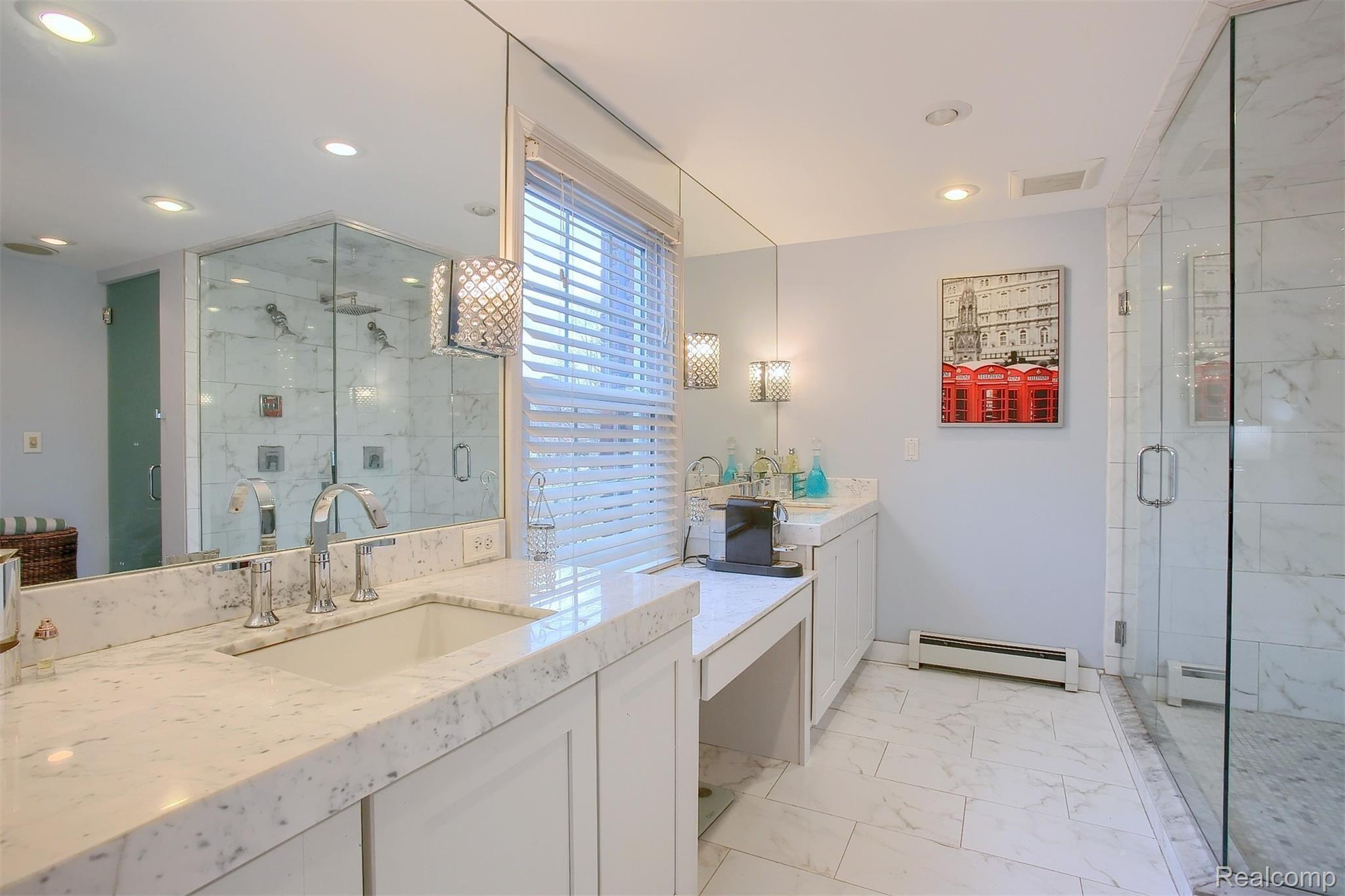 291 Touraine Road Grosse Pointe, MI 48236 - Photo 23 of 35 25-Master Bathroom.jpg
