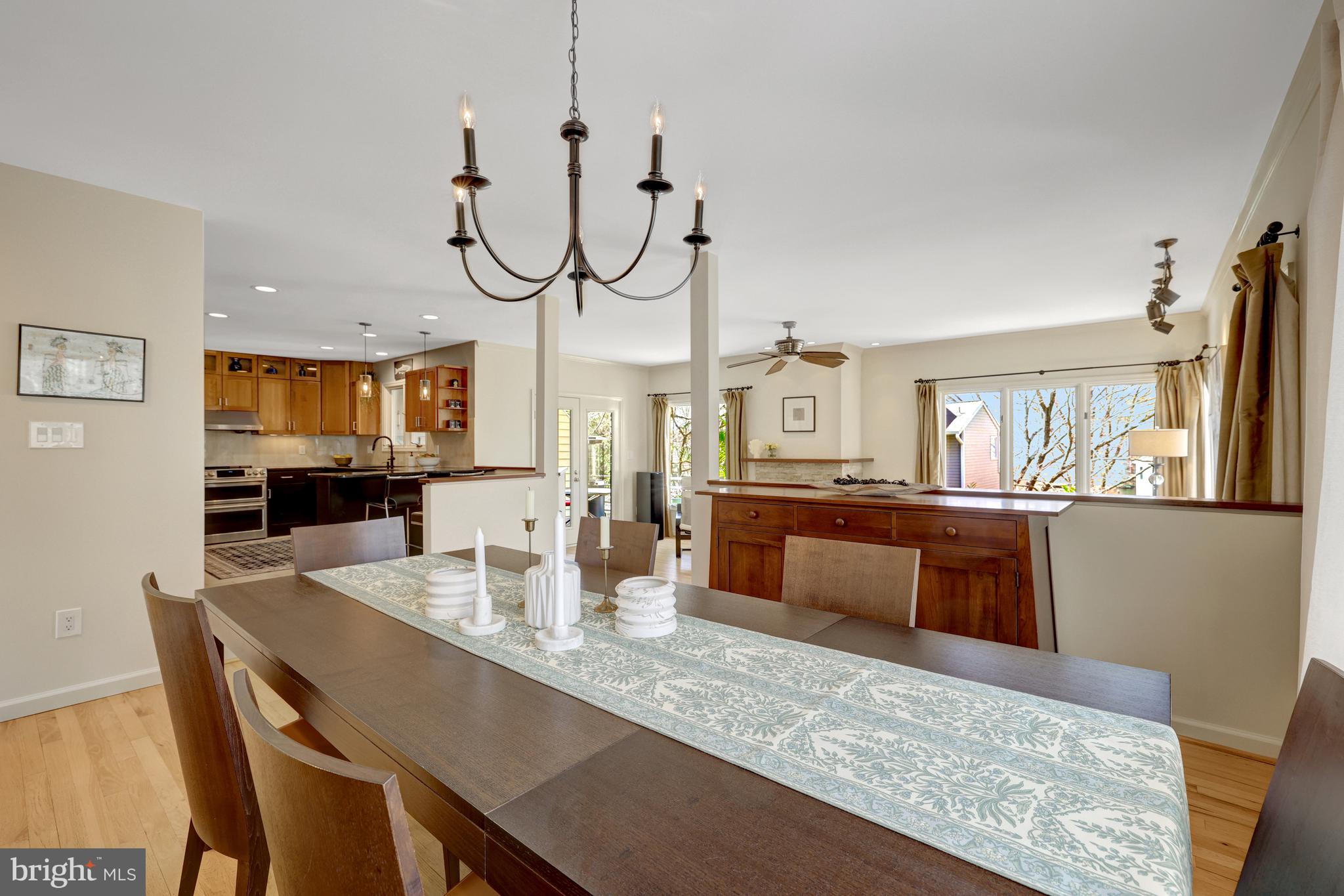 11122 Lakespray Way Reston, VA 20191 - Photo 11 of 77 The dining room also leads into the kitchen.