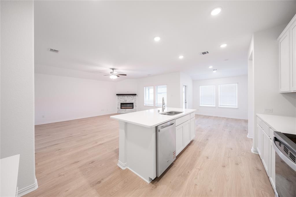 2525 Freeman Street Anna, TX 75409 - Photo 3 of 28 Kitchen