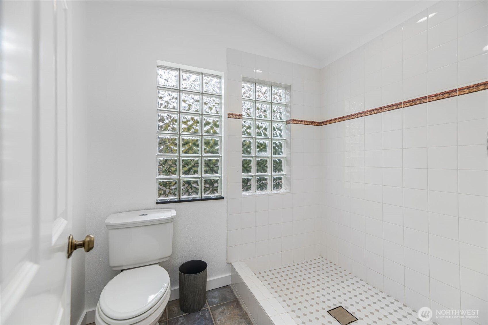 2708 Northeast 98th Street Seattle, WA 98115 - Photo 10 of 40
