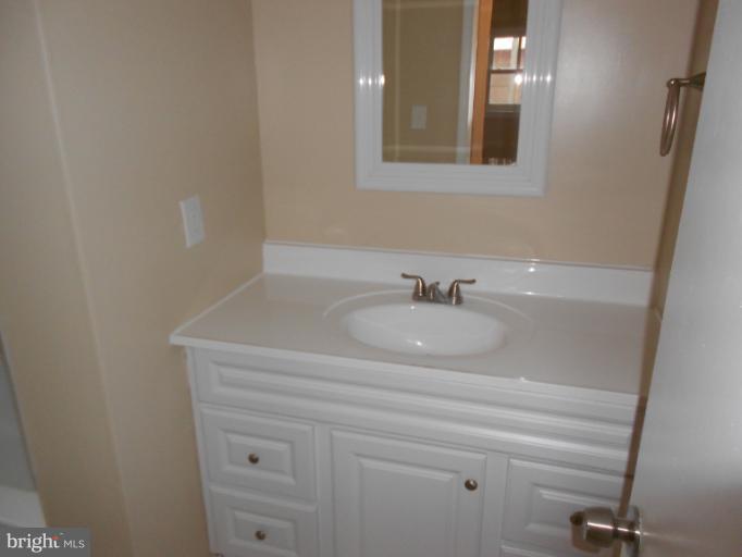13006 Sturbridge Road Woodbridge, VA 22192 - Photo 14 of 18 Bath