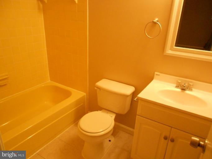 13006 Sturbridge Road Woodbridge, VA 22192 - Photo 15 of 18 Bath