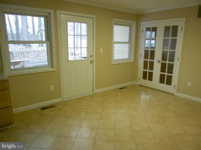 13006 Sturbridge Road Woodbridge, VA 22192 - Photo 16 of 18 Kitchen