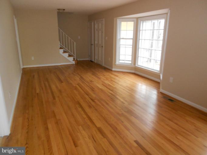 13006 Sturbridge Road Woodbridge, VA 22192 - Photo 10 of 18 Family Room
