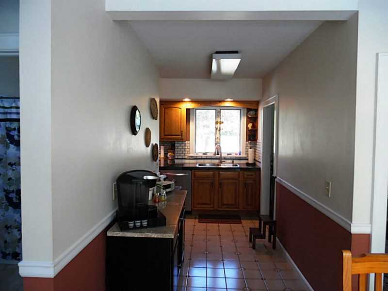 6 Colonial Drive Westerly, RI 02891 - Photo 11 of 25 Kitchen.