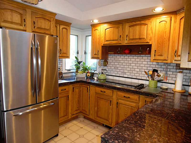 6 Colonial Drive Westerly, RI 02891 - Photo 5 of 25 Kitchen.