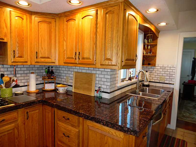 6 Colonial Drive Westerly, RI 02891 - Photo 7 of 25 Kitchen.