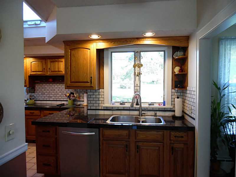 6 Colonial Drive Westerly, RI 02891 - Photo 8 of 25 Kitchen.