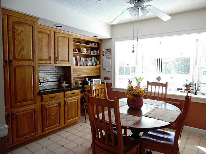 6 Colonial Drive Westerly, RI 02891 - Photo 10 of 25 Kitchen.