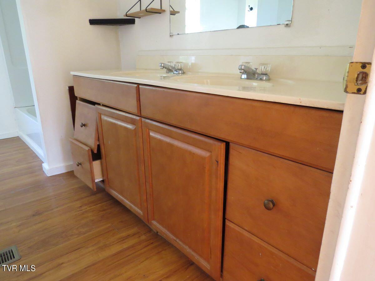 9010 Suffolk Road Wise, VA 24293 - Photo 20 of 41 IMG_4278