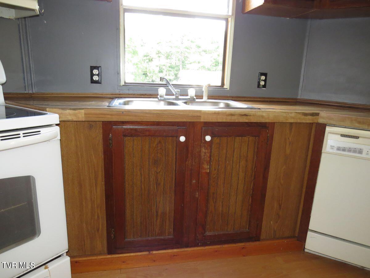 9010 Suffolk Road Wise, VA 24293 - Photo 8 of 41 IMG_4229