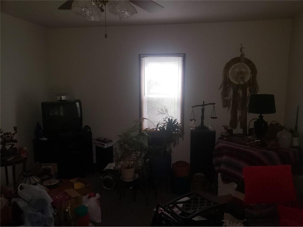 1054 Winfield Road Cabot, PA 16023 - Photo 5 of 22 a living room with furniture
