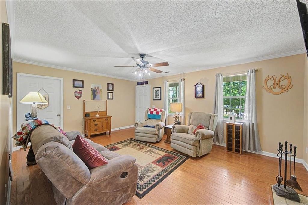 369 South Sequoyah Circle Northeast Calhoun, GA 30701 - Photo 10 of 40