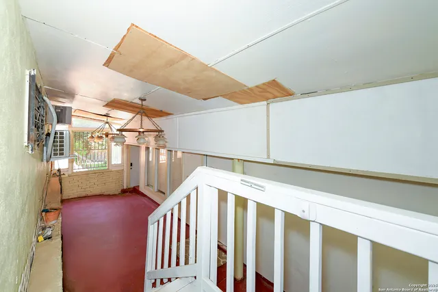 a view of entryway with a front door