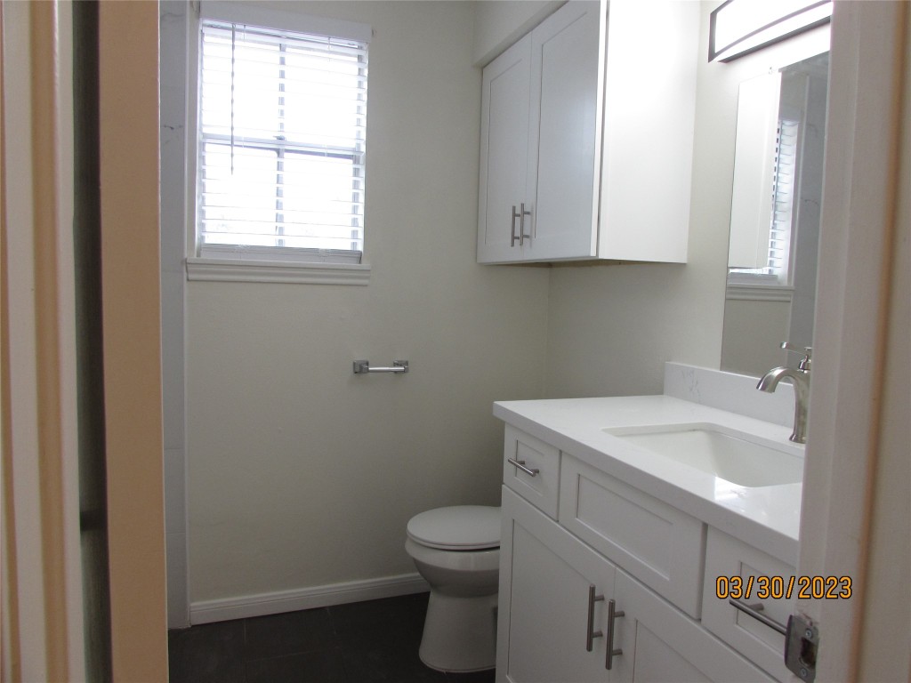 6308 North 1st Street Bellaire, TX 77401 - Photo 13 of 24 second full bathroom