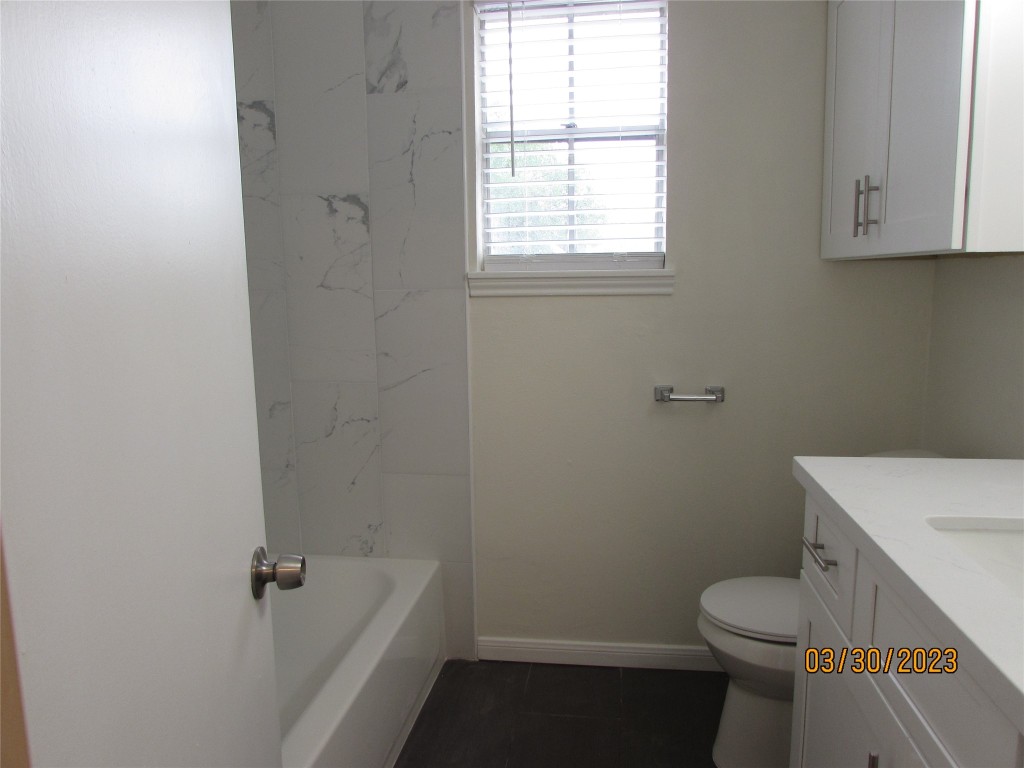 6308 North 1st Street Bellaire, TX 77401 - Photo 14 of 24 second full bathroom